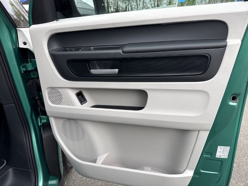 2025 (75) VOLKSWAGEN ID. BUZZ 210kW Style Pro 86kWh 5dr LWB Auto [7 Seat] 5279005