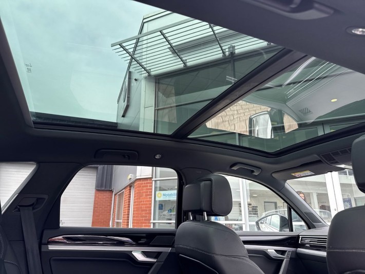 2023 (23) VOLKSWAGEN TOUAREG 3.0 V6 TDI 4Motion 231 Black Edition 5dr Tip Auto 5289343