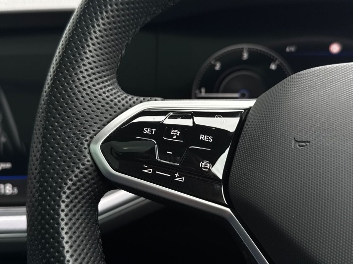 2023 (23) VOLKSWAGEN TOUAREG 3.0 V6 TDI 4Motion 231 Black Edition 5dr Tip Auto 5289353