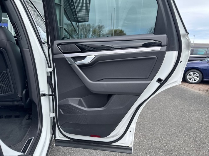 2023 (23) VOLKSWAGEN TOUAREG 3.0 V6 TDI 4Motion 231 Black Edition 5dr Tip Auto 5289393