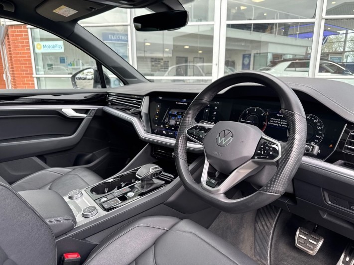 2023 (23) VOLKSWAGEN TOUAREG 3.0 V6 TDI 4Motion 231 Black Edition 5dr Tip Auto 5289345