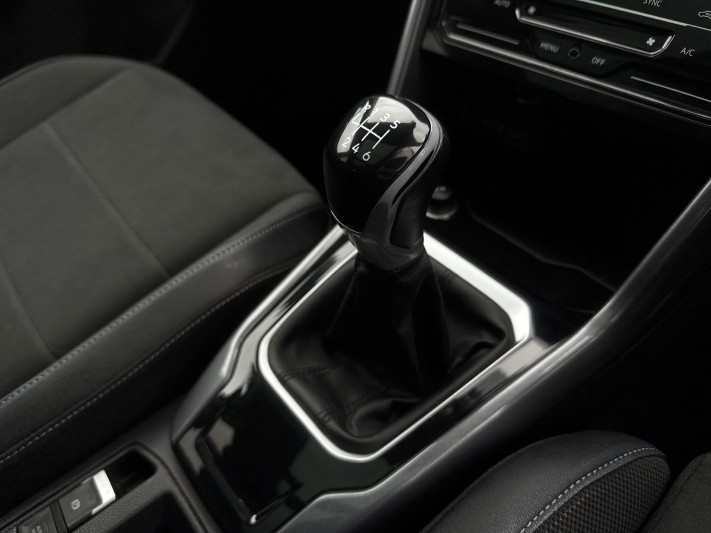 2023 (72) VOLKSWAGEN T-ROC 1.5 TSI Style 5dr 5304204