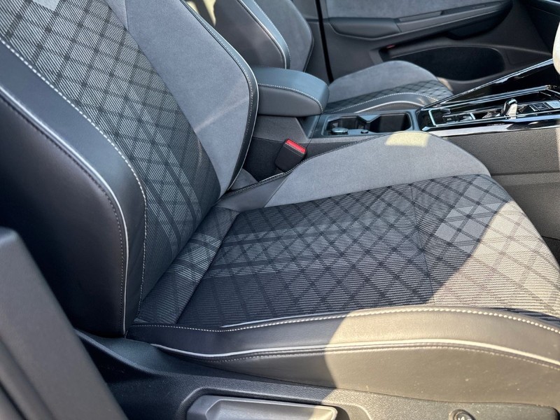 2024 (24) VOLKSWAGEN GOLF 1.5 eTSI 150 R-Line 5dr DSG 5264068