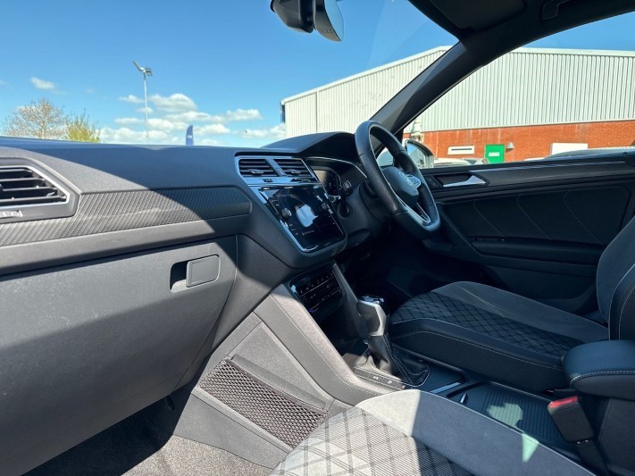 2021 (21) VOLKSWAGEN TIGUAN 1.5 TSI 150 R-Line Edition 5dr DSG 5318368