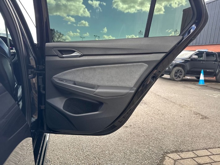 2022 (22) VOLKSWAGEN GOLF 2.0 TSI 320 R 4Motion 5dr DSG 5285010