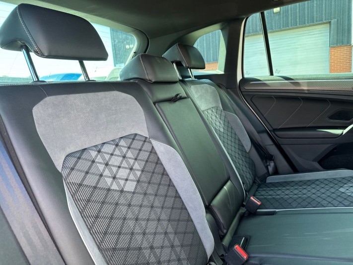 2023 (72) VOLKSWAGEN TIGUAN 2.0 TDI 4Motion R-Line 5dr DSG 5330806