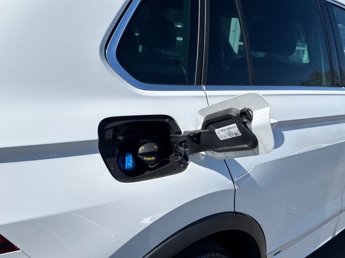 2023 (72) VOLKSWAGEN TIGUAN 2.0 TDI 4Motion R-Line 5dr DSG 5330822