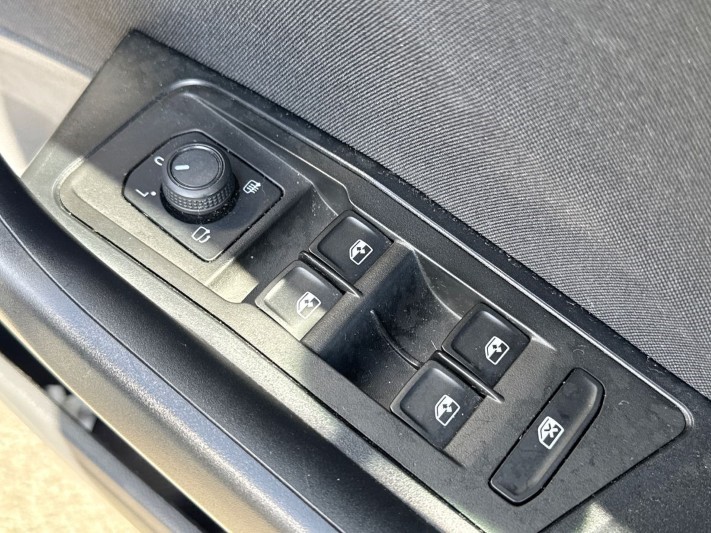 2024 (24) VOLKSWAGEN T-ROC 1.0 TSI 115 Match 5dr 5330154