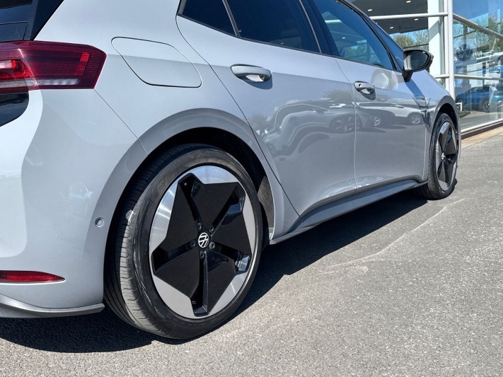 2023 (73) VOLKSWAGEN ID.3 150kW Pro S Launch Edition 4 77kWh 5dr Auto 5338395
