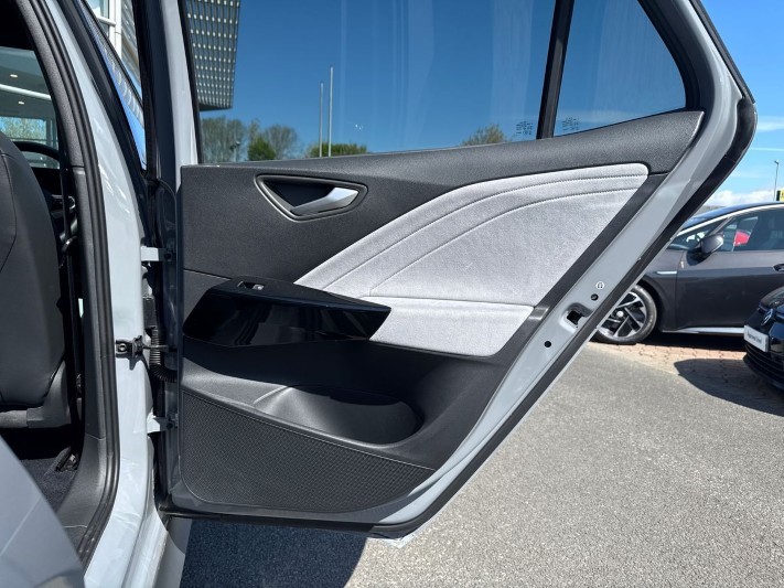 2023 (73) VOLKSWAGEN ID.3 150kW Pro S Launch Edition 4 77kWh 5dr Auto 5338415