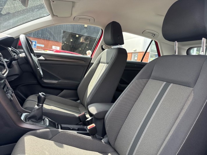 2019 (19) VOLKSWAGEN T-ROC 1.5 TSI EVO SE 5dr 5385955