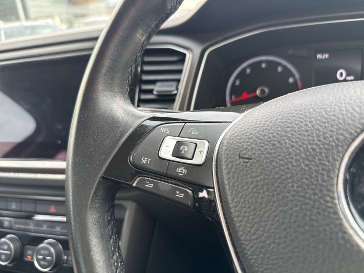 2019 (19) VOLKSWAGEN T-ROC 1.5 TSI EVO SE 5dr 5385940