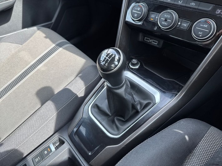 2019 (19) VOLKSWAGEN T-ROC 1.5 TSI EVO SE 5dr 5385952