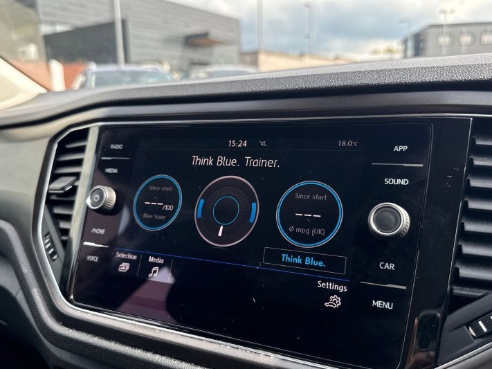 2019 (19) VOLKSWAGEN T-ROC 1.5 TSI EVO SE 5dr 5385986
