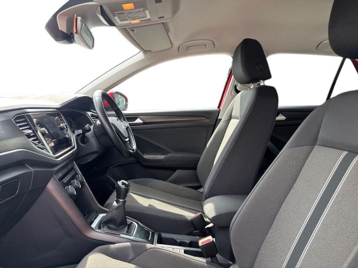 2019 (19) VOLKSWAGEN T-ROC 1.5 TSI EVO SE 5dr 5385923