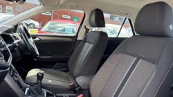 2021 (21) VOLKSWAGEN T-ROC 1.0 TSI 110 SE 5dr 5370086