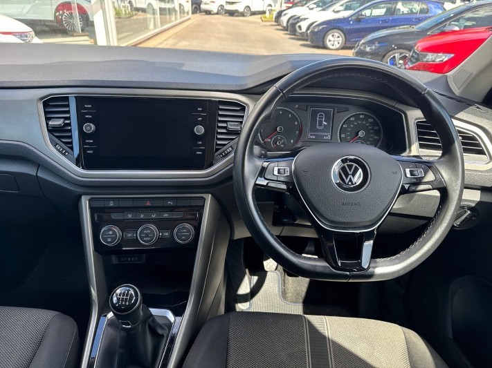 2021 (21) VOLKSWAGEN T-ROC 1.0 TSI 110 SE 5dr 5370074