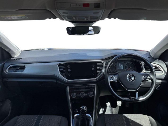 2021 (21) VOLKSWAGEN T-ROC 1.0 TSI 110 SE 5dr 5370060