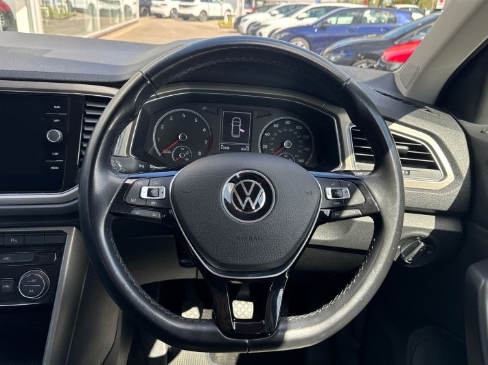 2021 (21) VOLKSWAGEN T-ROC 1.0 TSI 110 SE 5dr 5370070