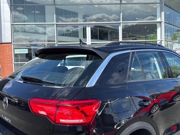 2021 (21) VOLKSWAGEN T-ROC 1.0 TSI 110 SE 5dr 5370091