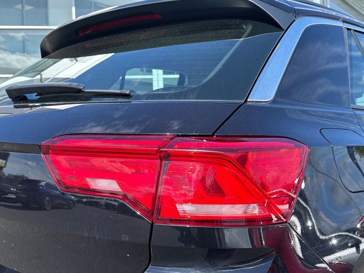 2021 (21) VOLKSWAGEN T-ROC 1.0 TSI 110 SE 5dr 5370096