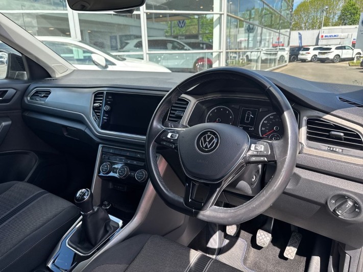 2021 (21) VOLKSWAGEN T-ROC 1.0 TSI 110 SE 5dr 5370063