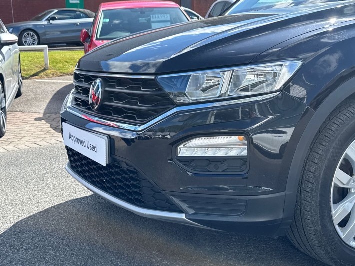 2021 (21) VOLKSWAGEN T-ROC 1.0 TSI 110 SE 5dr 5370095