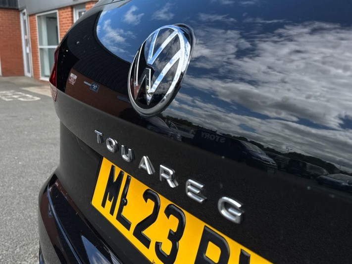 2023 (23) VOLKSWAGEN TOUAREG 3.0 V6 TDI 4Motion Black Edition 5dr Tip Auto 5389200