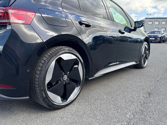 2025 (25) VOLKSWAGEN ID.3 150kW Pro S 77kWh 5dr Auto 5403556