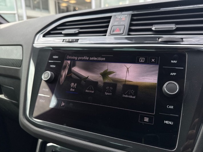 2022 (22) VOLKSWAGEN TIGUAN 2.0 TDI R-Line 5dr DSG 5385583
