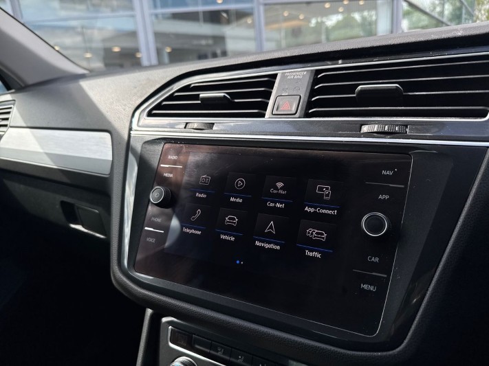 2020 (20) VOLKSWAGEN TIGUAN 2.0 TDi 150 4Motion Match 5dr DSG 5392303