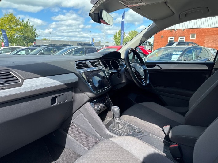 2020 (20) VOLKSWAGEN TIGUAN 2.0 TDi 150 4Motion Match 5dr DSG 5392315