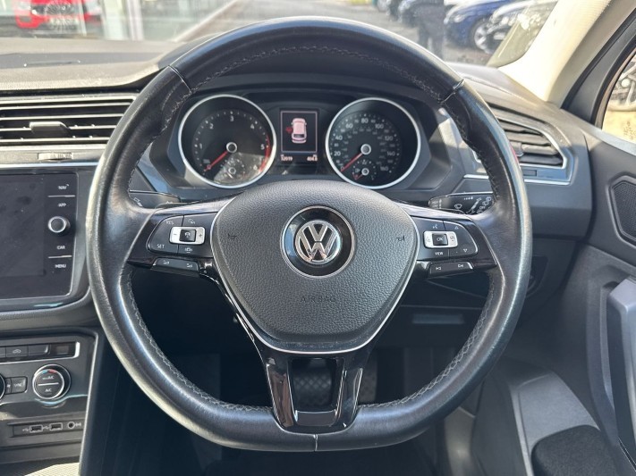 2020 (20) VOLKSWAGEN TIGUAN 2.0 TDi 150 4Motion Match 5dr DSG 5392298