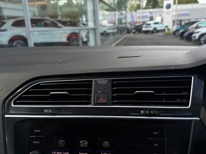 2020 (20) VOLKSWAGEN TIGUAN 2.0 TDi 150 4Motion Match 5dr DSG 5392310