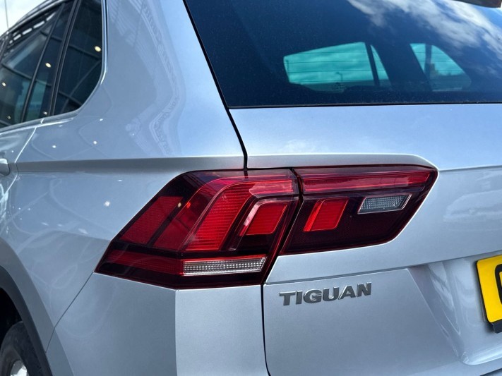 2020 (20) VOLKSWAGEN TIGUAN 2.0 TDi 150 4Motion Match 5dr DSG 5392324