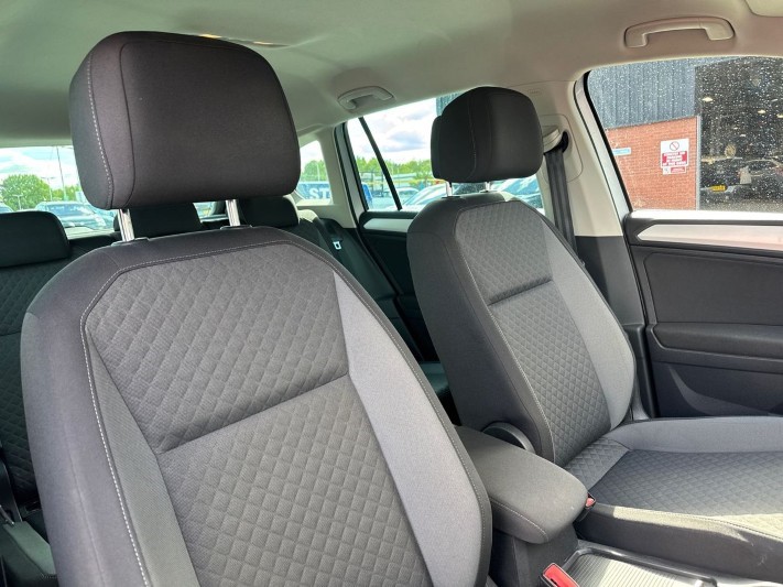 2020 (20) VOLKSWAGEN TIGUAN 2.0 TDi 150 4Motion Match 5dr DSG 5392297