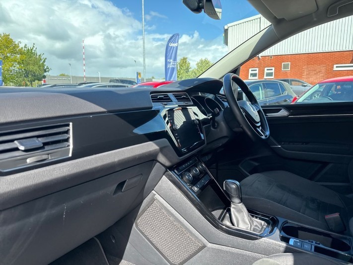 2021 (70) VOLKSWAGEN TOURAN 1.5 TSI EVO SEL 5dr DSG 5400408