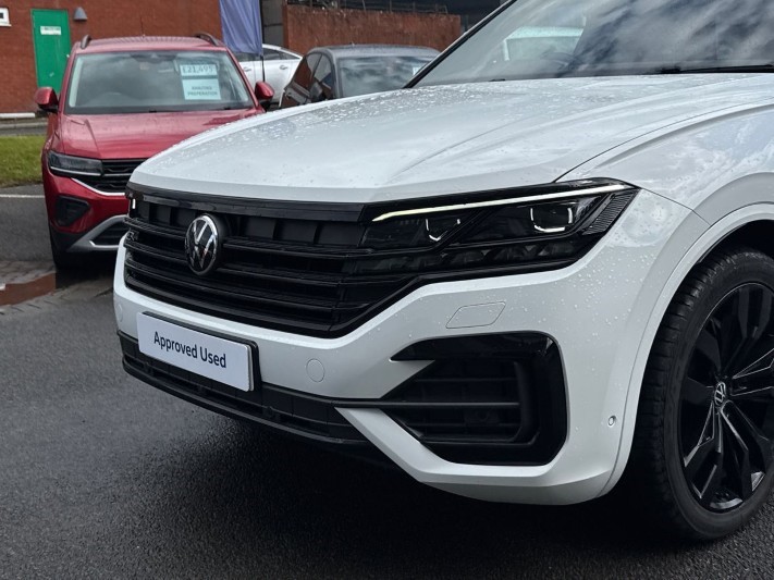2021 (21) VOLKSWAGEN TOUAREG 3.0 V6 TDI 4Motion Black Edition 5dr Tip Auto 5419548