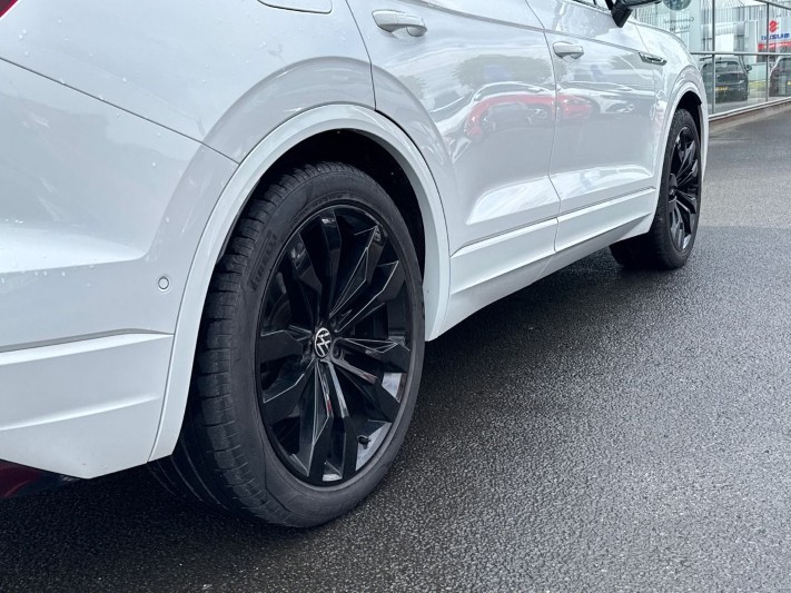 2021 (21) VOLKSWAGEN TOUAREG 3.0 V6 TDI 4Motion Black Edition 5dr Tip Auto 5419545