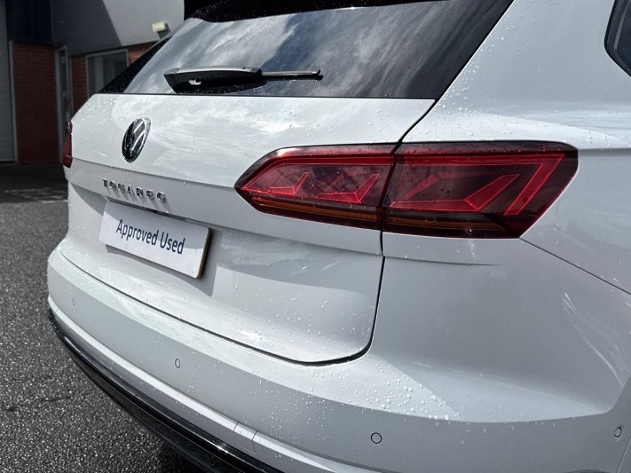 2021 (21) VOLKSWAGEN TOUAREG 3.0 V6 TDI 4Motion Black Edition 5dr Tip Auto 5419550