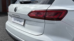 2021 (21) VOLKSWAGEN TOUAREG 3.0 V6 TDI 4Motion Black Edition 5dr Tip Auto 5419550