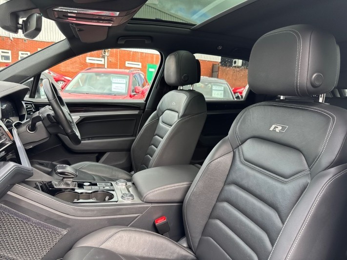 2021 (21) VOLKSWAGEN TOUAREG 3.0 V6 TDI 4Motion Black Edition 5dr Tip Auto 5419539