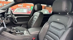 2021 (21) VOLKSWAGEN TOUAREG 3.0 V6 TDI 4Motion Black Edition 5dr Tip Auto 5419539