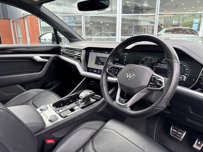 2021 (21) VOLKSWAGEN TOUAREG 3.0 V6 TDI 4Motion Black Edition 5dr Tip Auto 5419516