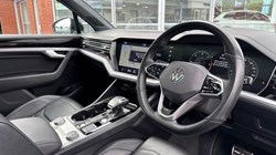 2021 (21) VOLKSWAGEN TOUAREG 3.0 V6 TDI 4Motion Black Edition 5dr Tip Auto 5419516