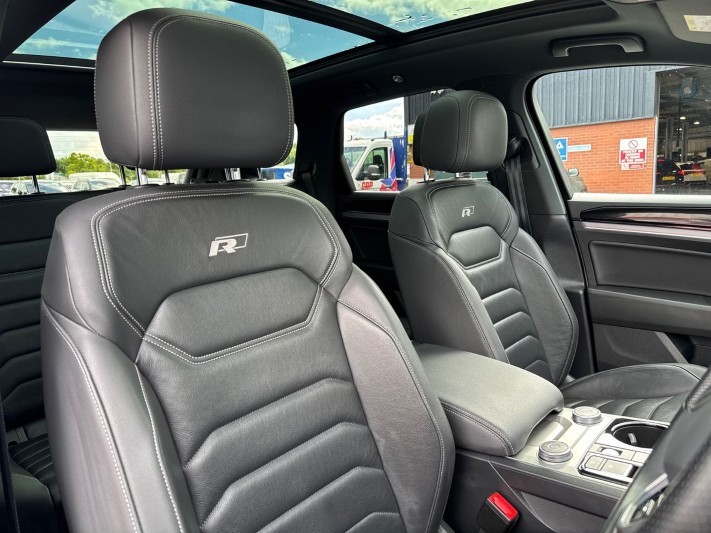2021 (21) VOLKSWAGEN TOUAREG 3.0 V6 TDI 4Motion Black Edition 5dr Tip Auto 5419522
