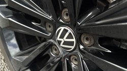 2021 (21) VOLKSWAGEN TOUAREG 3.0 V6 TDI 4Motion Black Edition 5dr Tip Auto 5419555