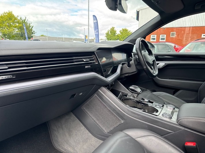 2021 (21) VOLKSWAGEN TOUAREG 3.0 V6 TDI 4Motion Black Edition 5dr Tip Auto 5419540