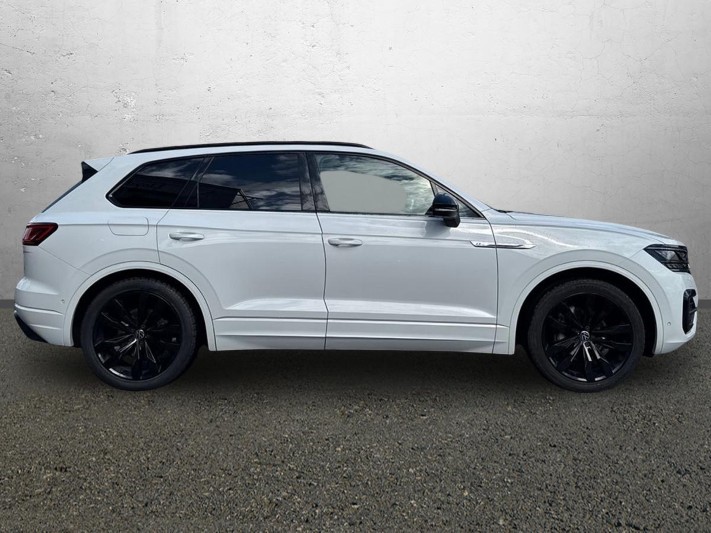 2021 (21) VOLKSWAGEN TOUAREG 3.0 V6 TDI 4Motion Black Edition 5dr Tip Auto 5419509