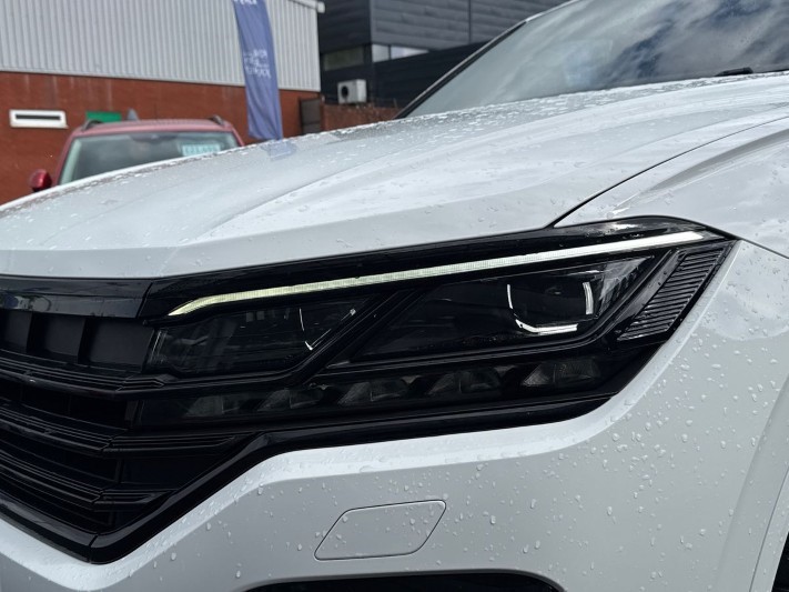 2021 (21) VOLKSWAGEN TOUAREG 3.0 V6 TDI 4Motion Black Edition 5dr Tip Auto 5419546